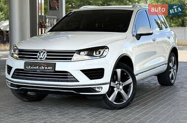 Внедорожник / Кроссовер Volkswagen Touareg 2016 в Николаеве