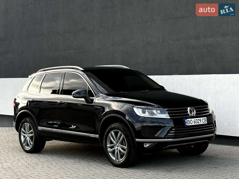 Внедорожник / Кроссовер Volkswagen Touareg 2015 в Тернополе
