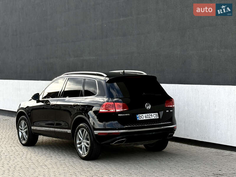 Внедорожник / Кроссовер Volkswagen Touareg 2015 в Тернополе