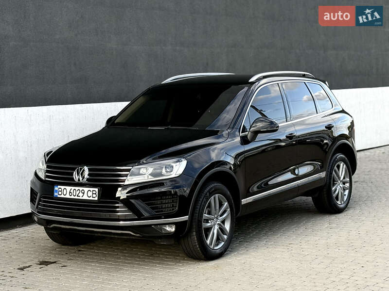 Внедорожник / Кроссовер Volkswagen Touareg 2015 в Тернополе