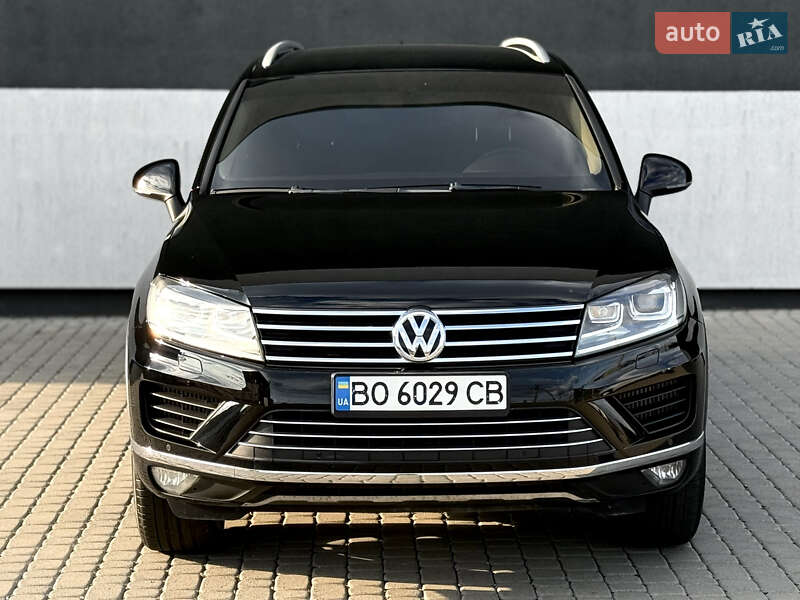Внедорожник / Кроссовер Volkswagen Touareg 2015 в Тернополе