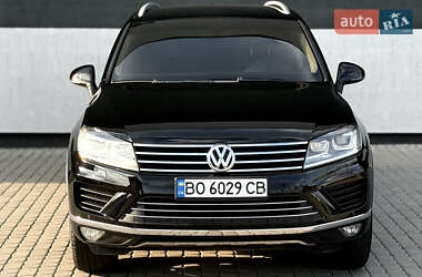 Внедорожник / Кроссовер Volkswagen Touareg 2015 в 
