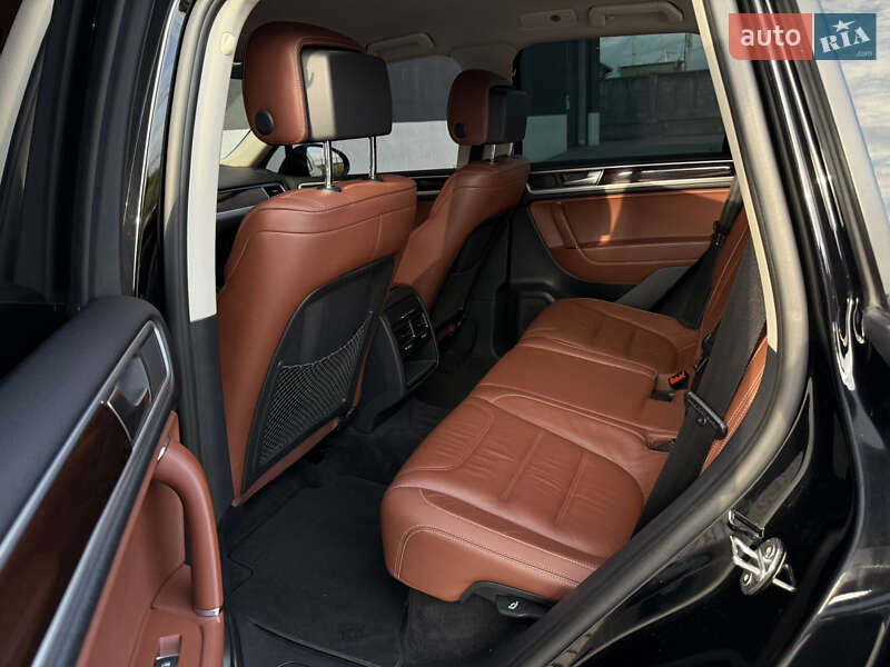 Внедорожник / Кроссовер Volkswagen Touareg 2015 в Тернополе