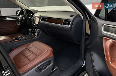 Внедорожник / Кроссовер Volkswagen Touareg 2015 в 