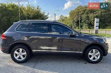 Внедорожник / Кроссовер Volkswagen Touareg 2012 в Житомире
