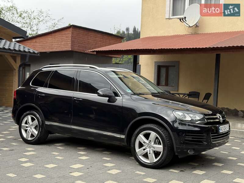 Позашляховик / Кросовер Volkswagen Touareg 2011 в Міжгір'ї