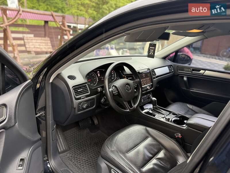 Позашляховик / Кросовер Volkswagen Touareg 2011 в Міжгір'ї