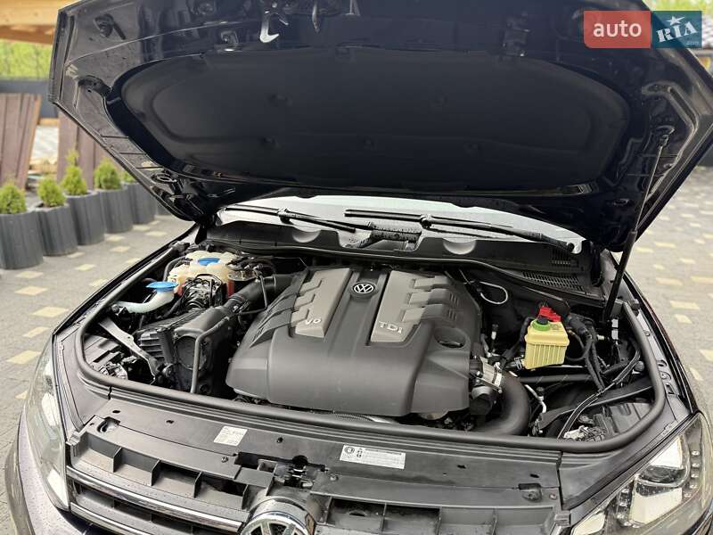 Позашляховик / Кросовер Volkswagen Touareg 2011 в Міжгір'ї