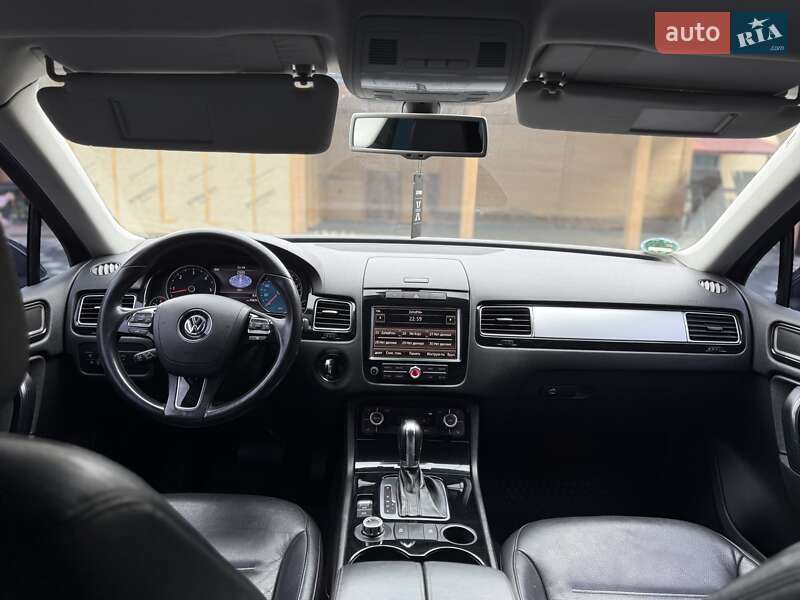 Позашляховик / Кросовер Volkswagen Touareg 2011 в Міжгір'ї