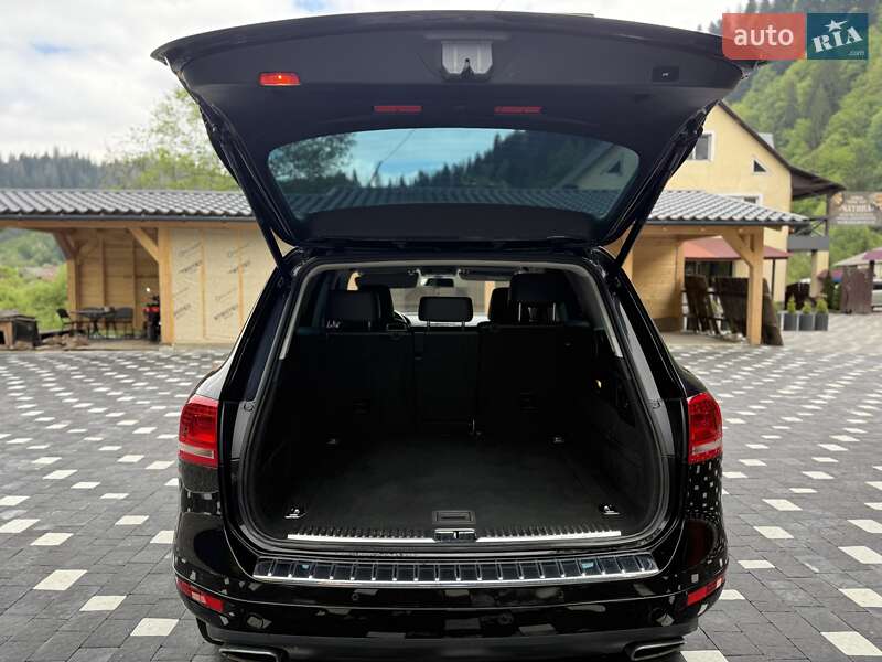 Позашляховик / Кросовер Volkswagen Touareg 2011 в Міжгір'ї