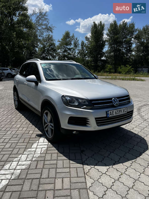 Внедорожник / Кроссовер Volkswagen Touareg 2011 в Днепре