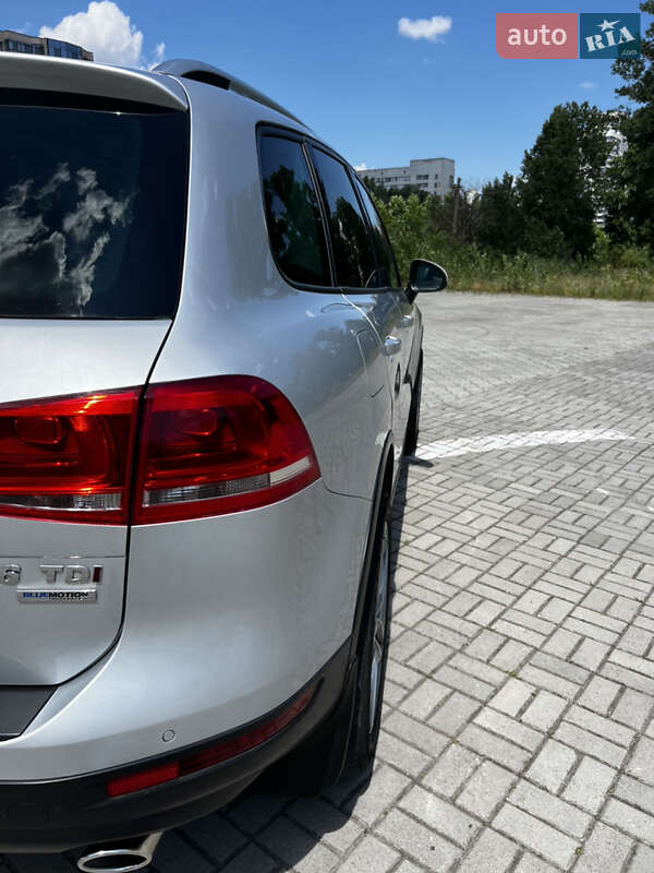 Внедорожник / Кроссовер Volkswagen Touareg 2011 в Днепре