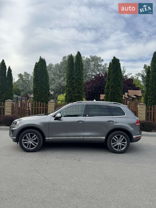 Внедорожник / Кроссовер Volkswagen Touareg 2017 в Днепре