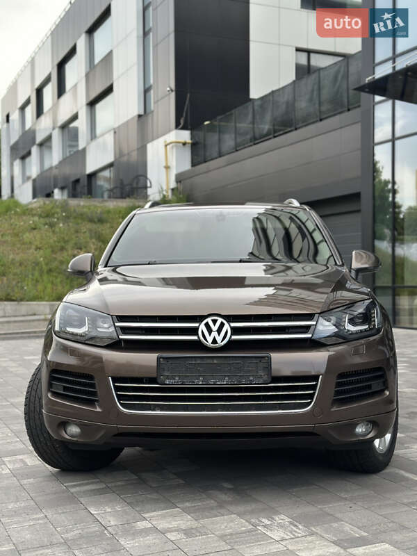 Позашляховик / Кросовер Volkswagen Touareg 2012 в Києві