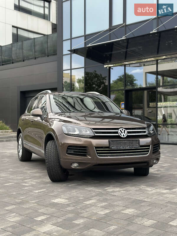 Позашляховик / Кросовер Volkswagen Touareg 2012 в Києві