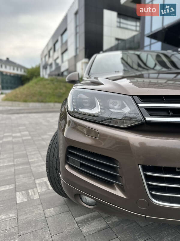 Позашляховик / Кросовер Volkswagen Touareg 2012 в Києві