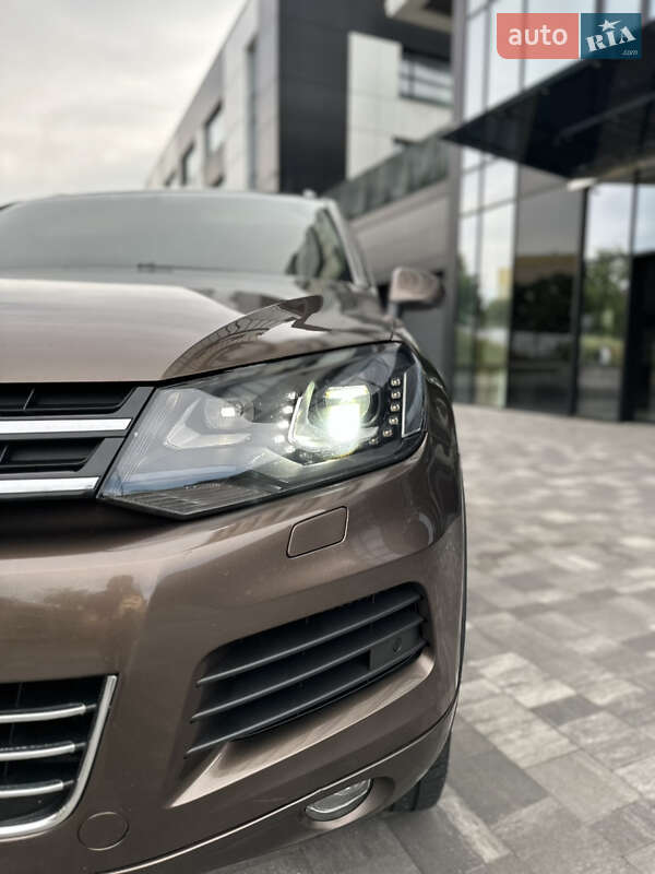 Позашляховик / Кросовер Volkswagen Touareg 2012 в Києві