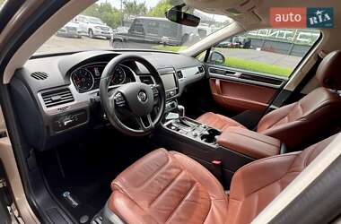 Внедорожник / Кроссовер Volkswagen Touareg 2017 в 