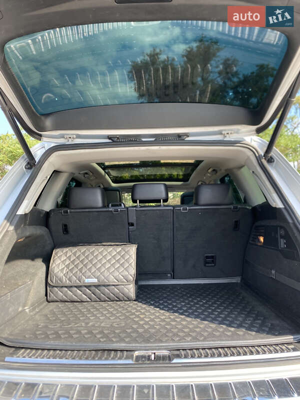 Позашляховик / Кросовер Volkswagen Touareg 2011 в Запоріжжі