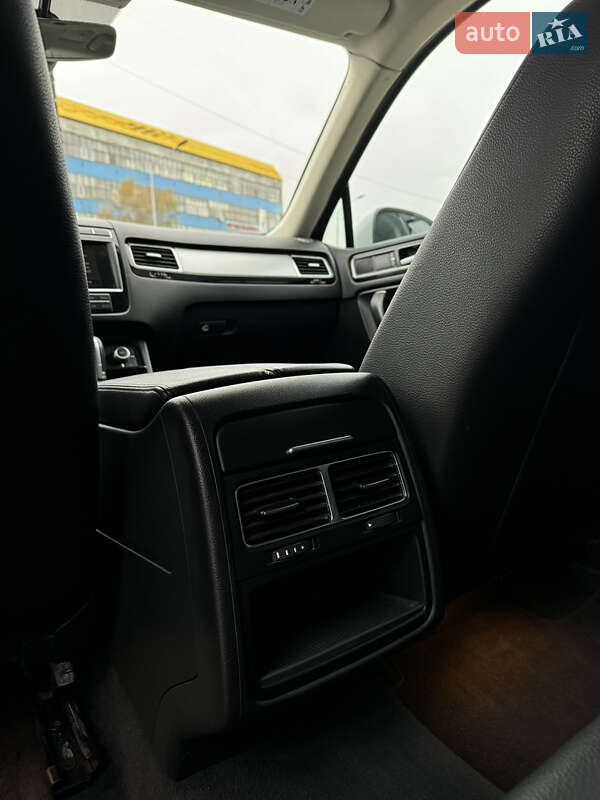 Внедорожник / Кроссовер Volkswagen Touareg 2017 в Виннице