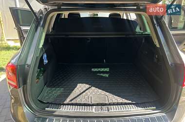 Внедорожник / Кроссовер Volkswagen Touareg 2011 в 