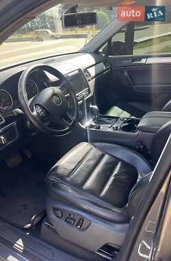 Внедорожник / Кроссовер Volkswagen Touareg 2011 в 
