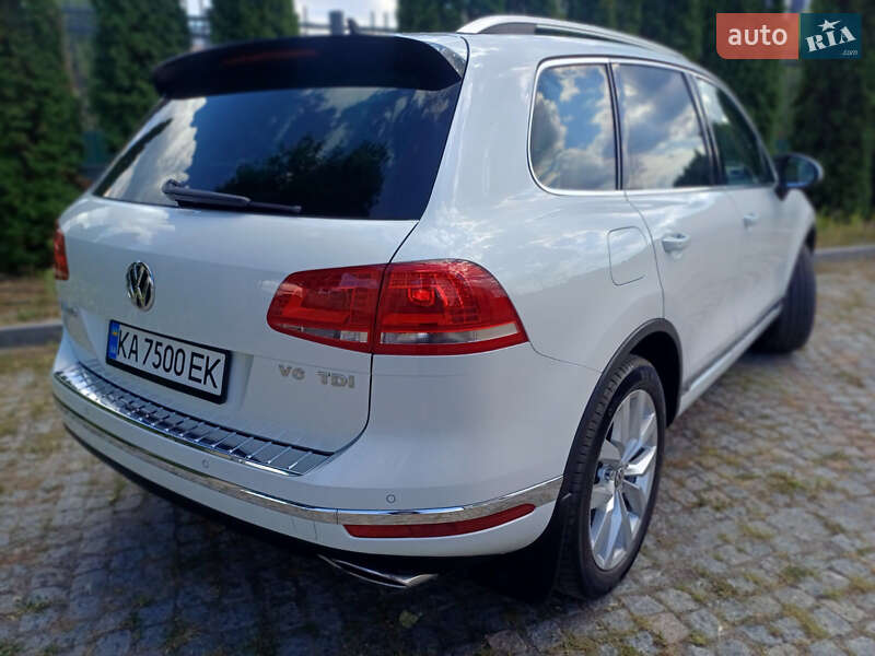 Позашляховик / Кросовер Volkswagen Touareg 2016 в Києві