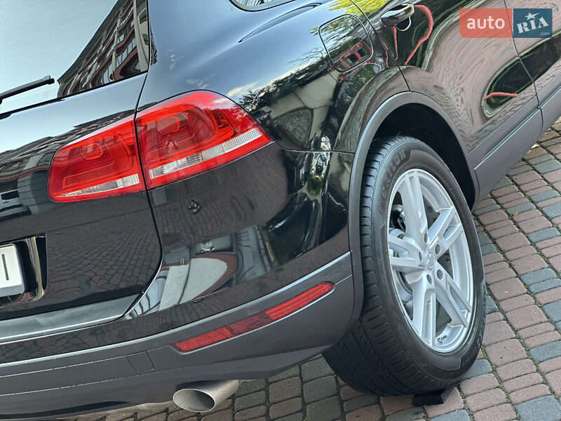 Позашляховик / Кросовер Volkswagen Touareg 2012 в Івано-Франківську