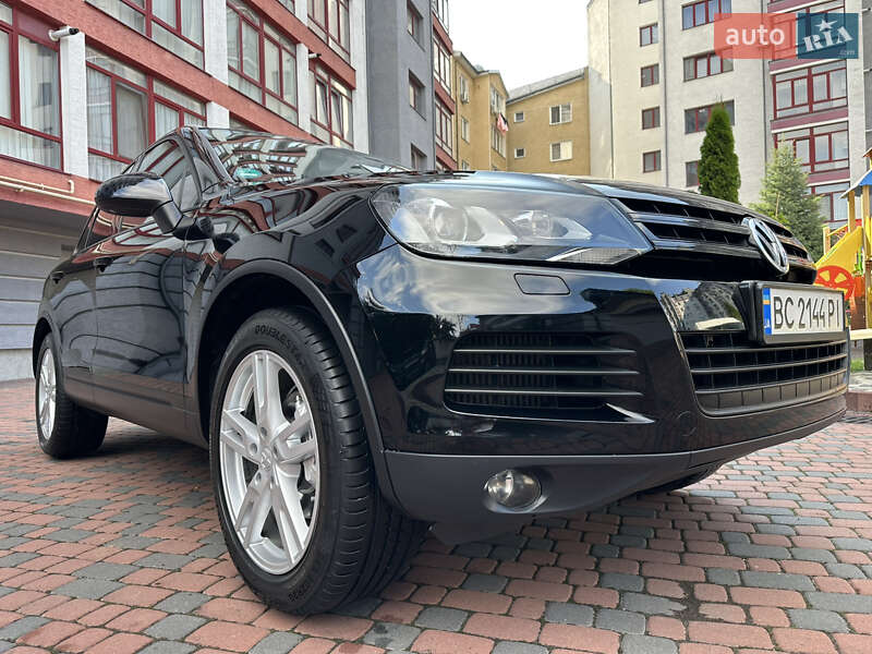Позашляховик / Кросовер Volkswagen Touareg 2012 в Івано-Франківську