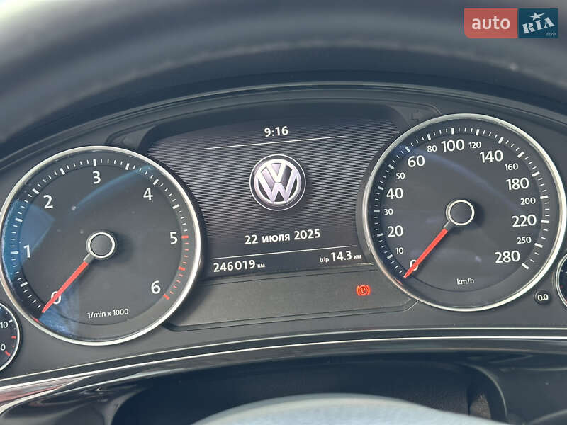 Позашляховик / Кросовер Volkswagen Touareg 2012 в Івано-Франківську