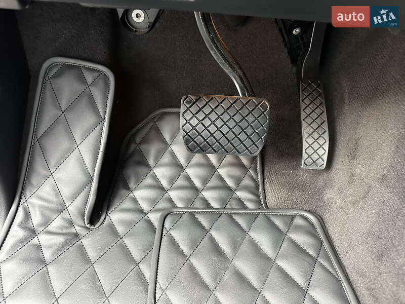 Позашляховик / Кросовер Volkswagen Touareg 2012 в Івано-Франківську