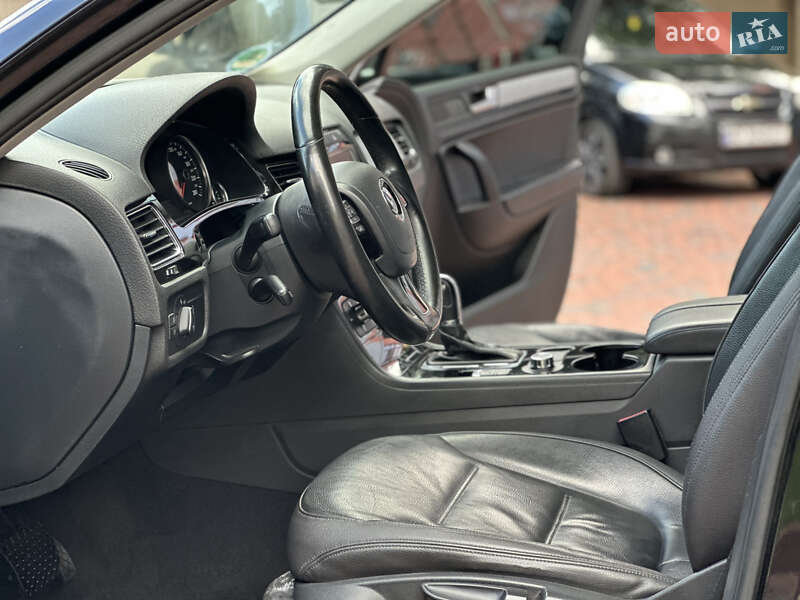 Позашляховик / Кросовер Volkswagen Touareg 2012 в Івано-Франківську