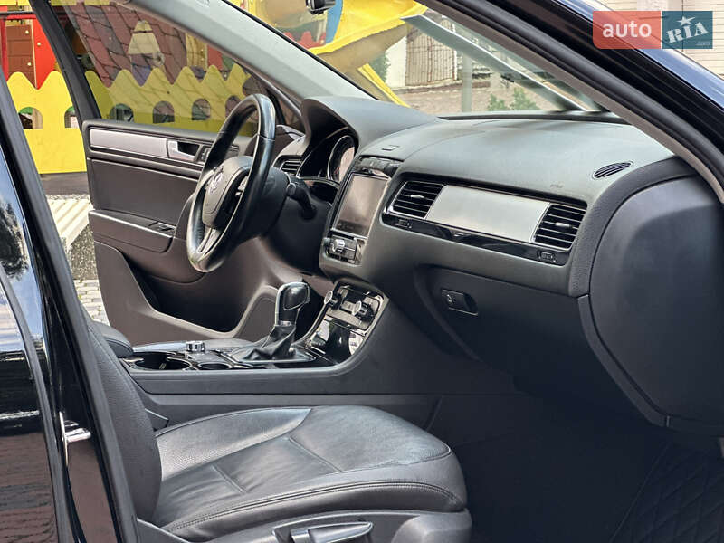Позашляховик / Кросовер Volkswagen Touareg 2012 в Івано-Франківську
