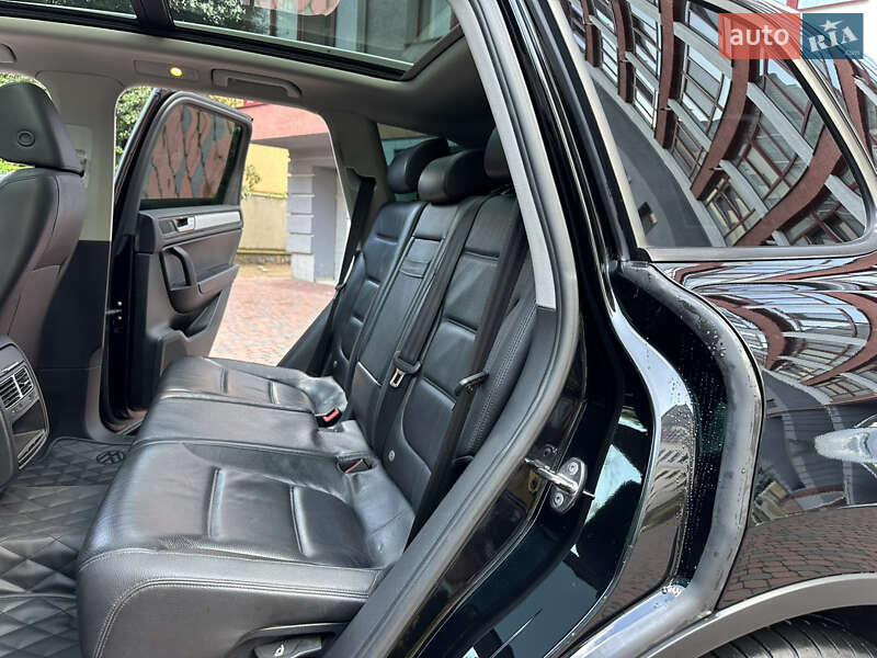 Позашляховик / Кросовер Volkswagen Touareg 2012 в Івано-Франківську