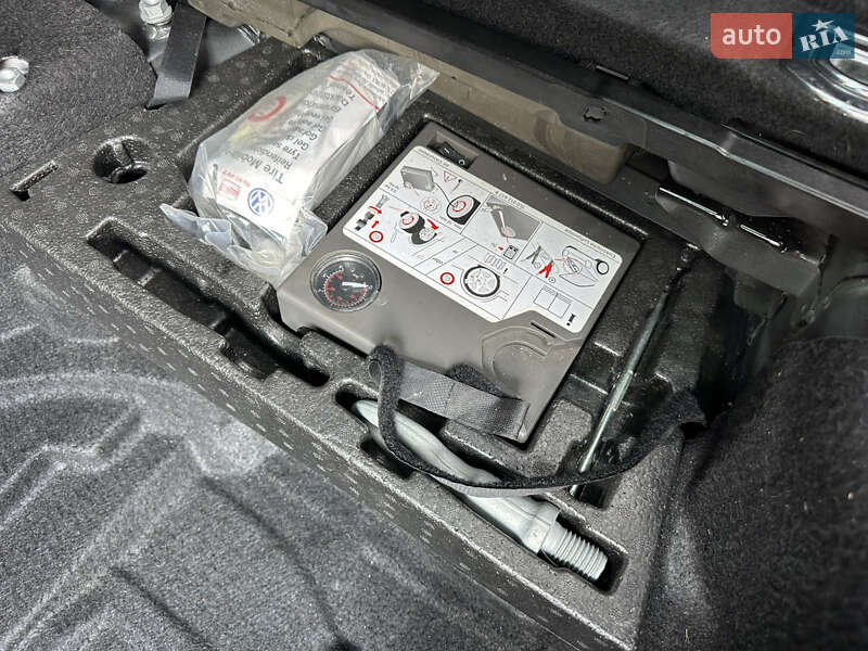 Позашляховик / Кросовер Volkswagen Touareg 2012 в Івано-Франківську