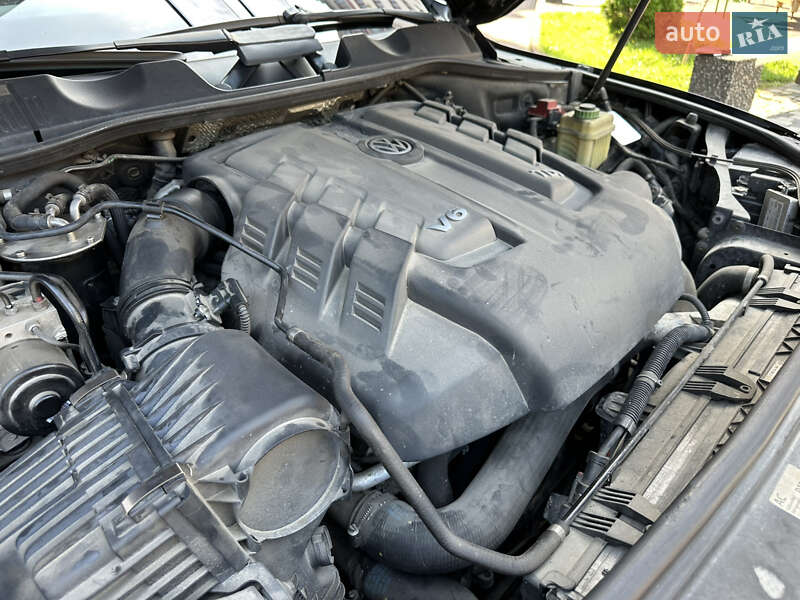 Позашляховик / Кросовер Volkswagen Touareg 2012 в Івано-Франківську