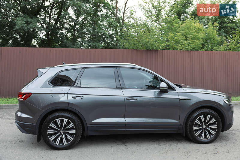 Позашляховик / Кросовер Volkswagen Touareg 2021 в Харкові