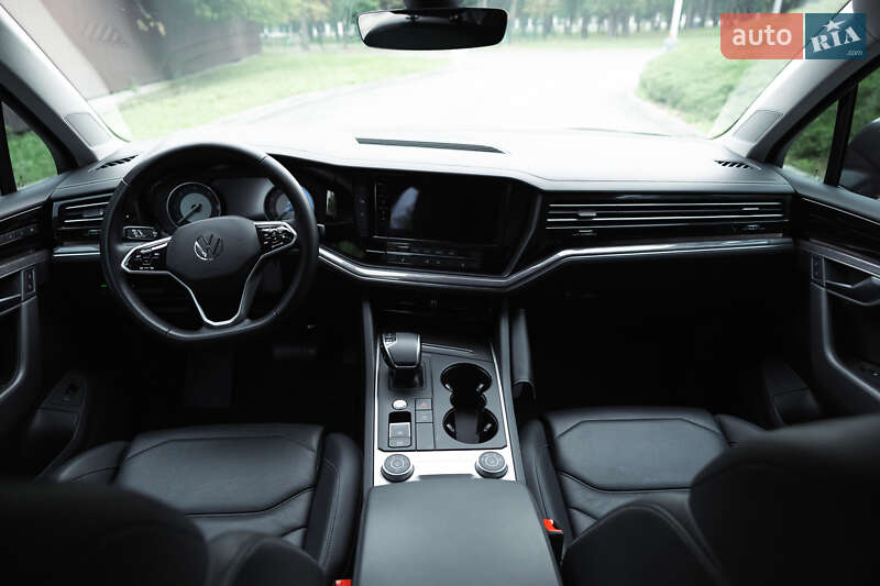Позашляховик / Кросовер Volkswagen Touareg 2021 в Харкові