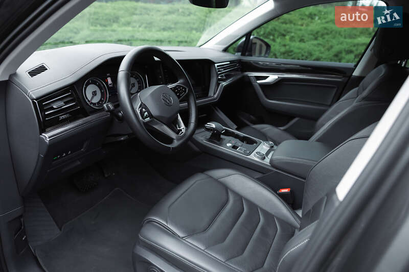 Позашляховик / Кросовер Volkswagen Touareg 2021 в Харкові