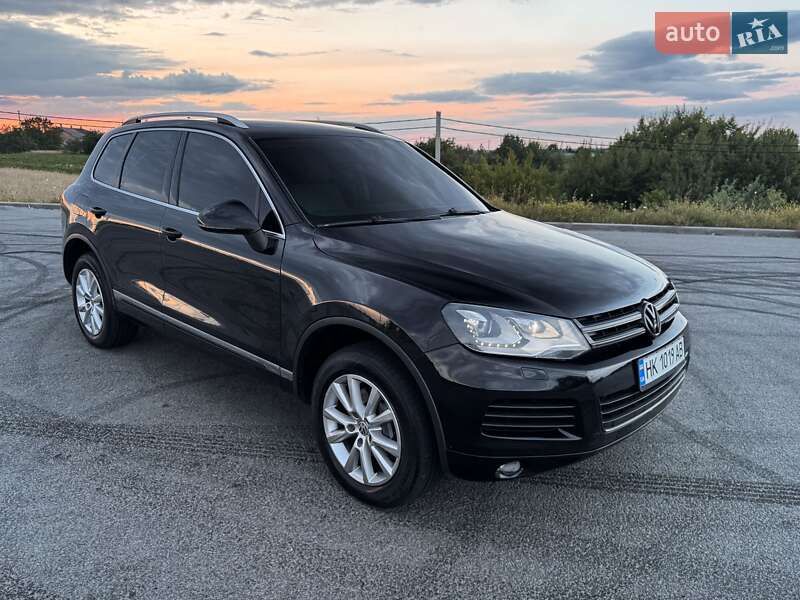 Внедорожник / Кроссовер Volkswagen Touareg 2013 в Ровно