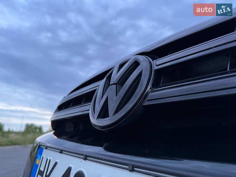 Внедорожник / Кроссовер Volkswagen Touareg 2013 в Ровно