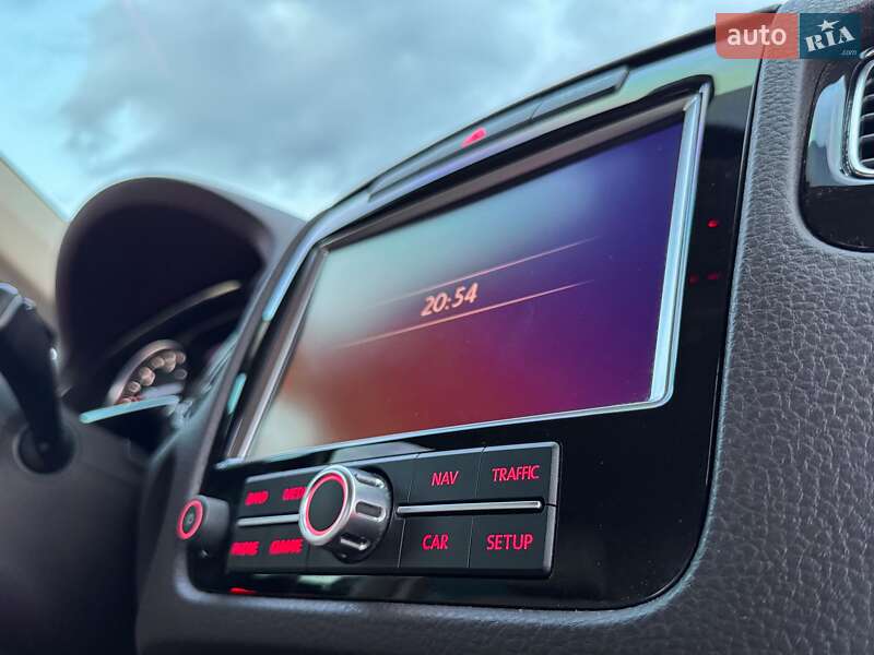 Внедорожник / Кроссовер Volkswagen Touareg 2013 в Ровно