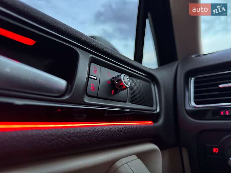 Внедорожник / Кроссовер Volkswagen Touareg 2013 в Ровно