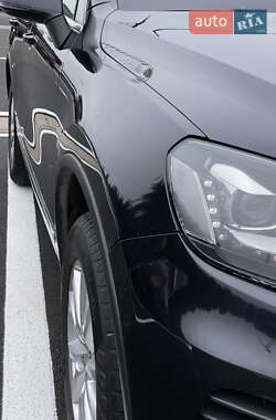 Внедорожник / Кроссовер Volkswagen Touareg 2011 в 