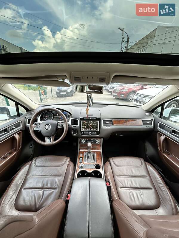 Внедорожник / Кроссовер Volkswagen Touareg 2014 в Сумах