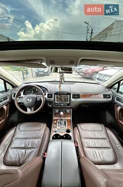 Позашляховик / Кросовер Volkswagen Touareg 2014 в 