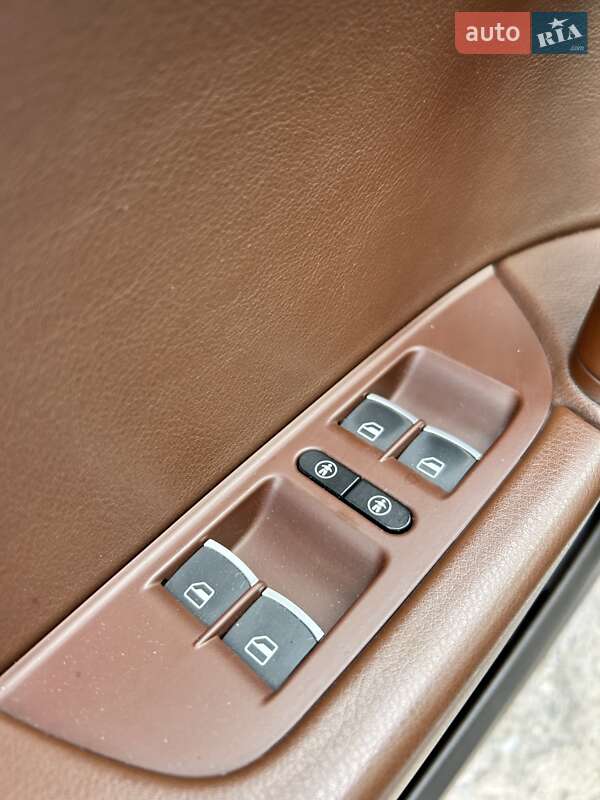 Внедорожник / Кроссовер Volkswagen Touareg 2014 в Сумах