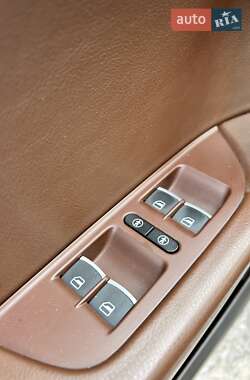 Позашляховик / Кросовер Volkswagen Touareg 2014 в 