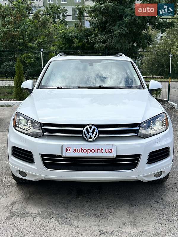 Внедорожник / Кроссовер Volkswagen Touareg 2014 в Сумах