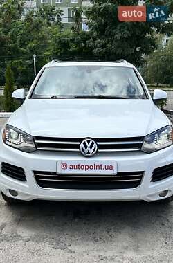 Позашляховик / Кросовер Volkswagen Touareg 2014 в 